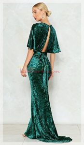 sırt dekolteli Yeşil Kadife Elbise Modeli