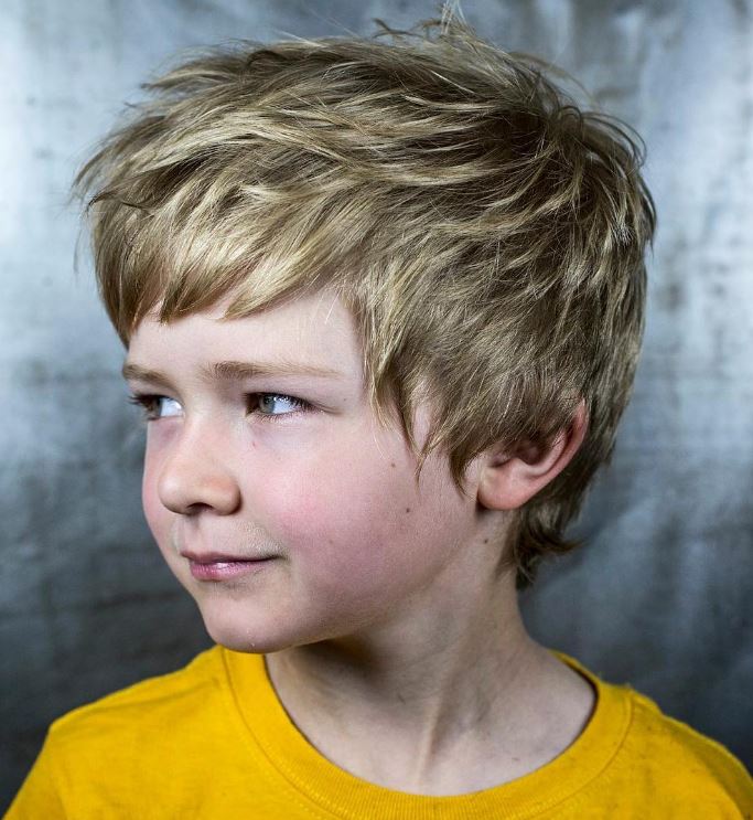 Erkek Çocuk Dalgalı Saç Modeli