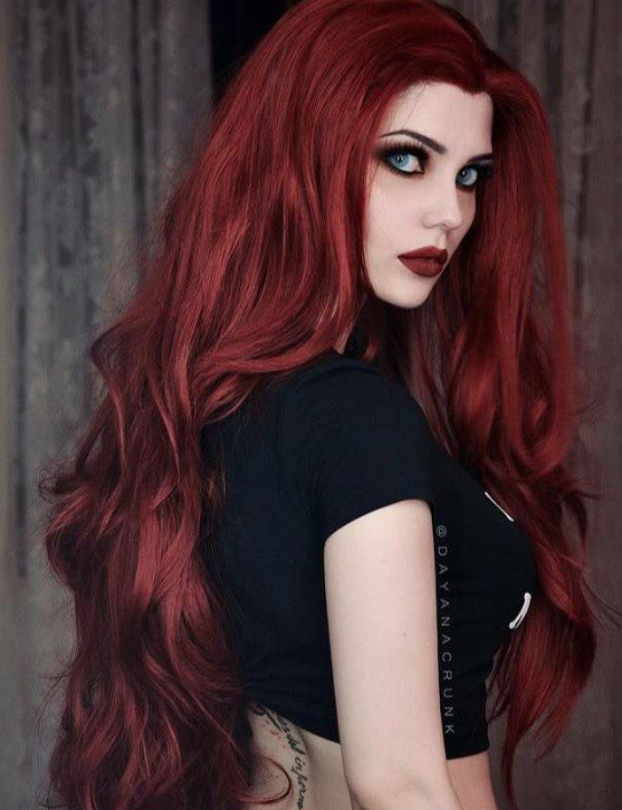 Aşk Alevi Uzun Kızıl Saç Stili