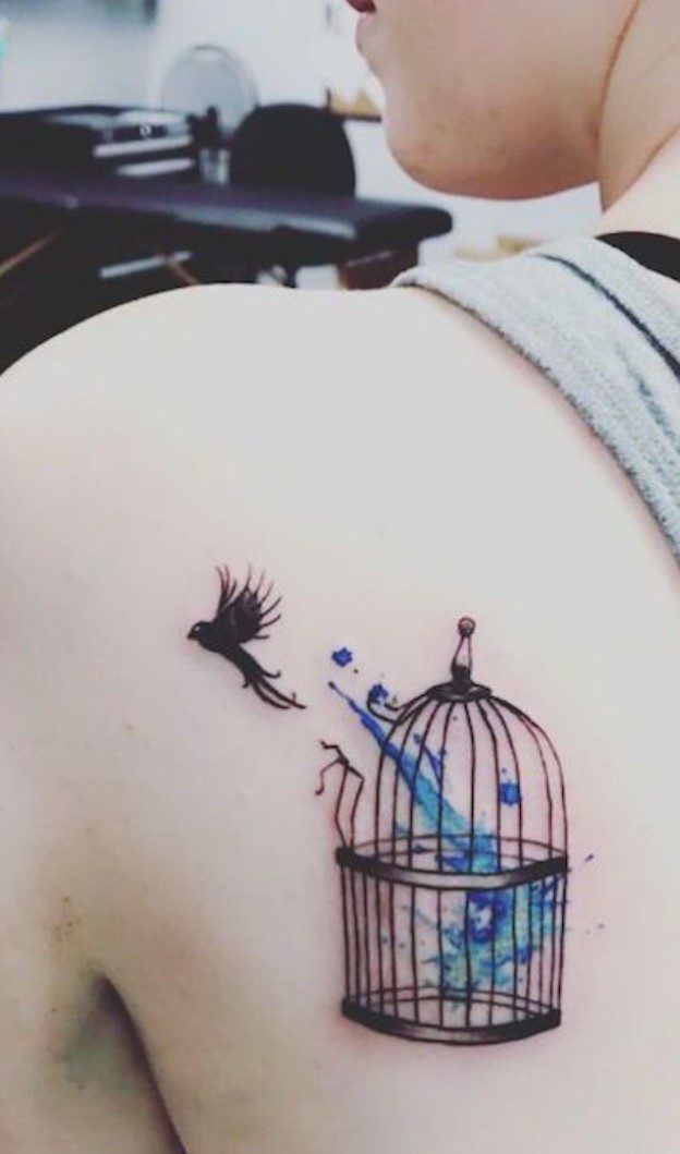 Kadın Omuz Özgür Kuş Dövme
