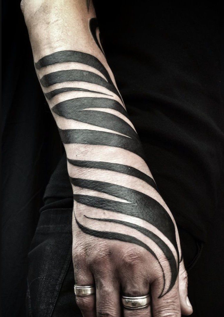 Zebra Desenli Şerit Dövme Modeli