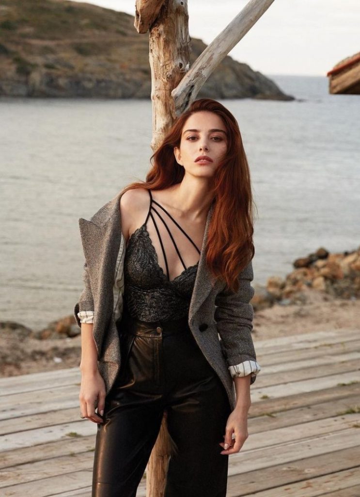 Özge Gürel Saç Rengi 9 Özge Gürel Kızıl Kestane Saç Rengi