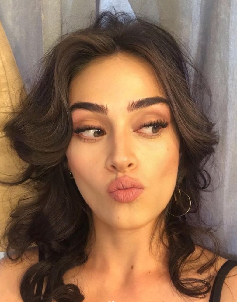 Esra Bilgiç röfle saç modeli