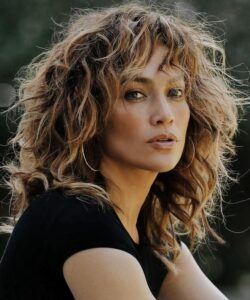 Jennifer Lopez curly hair style