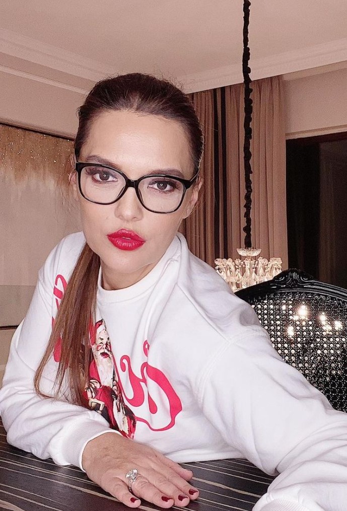 Demet Akalın Saç Rengi ve Modelleri 4 Demet Akalın Uzun Saç Modeli