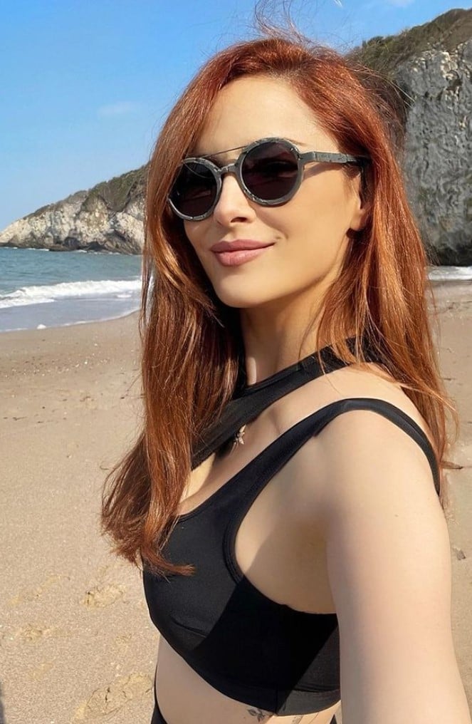 Mine Tugay Saç Rengi ve Modelleri Rehberi 17 mine tugay açık kızıl saçları